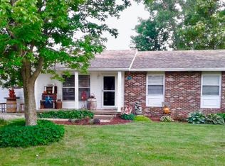 1111 Cherry Ln, Marshall, IL 62441
