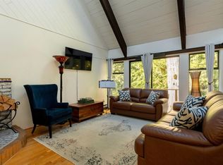 1540 Tunstall Blvd, Bowen Island, BC V0N1G2
