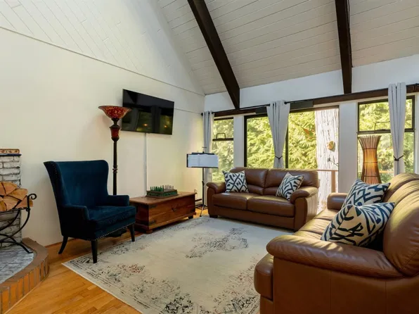 1540 Tunstall Blvd, Bowen Island, BC V0N 1G2