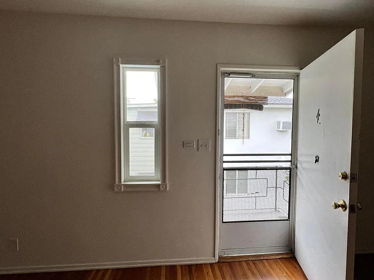 14722 Magnolia Blvd #4 — Photo 4