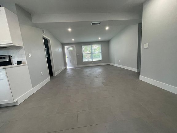 5th image of 1196 Parkway Dr