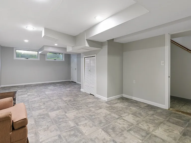 8 Locust Ln #4 — Photo 31