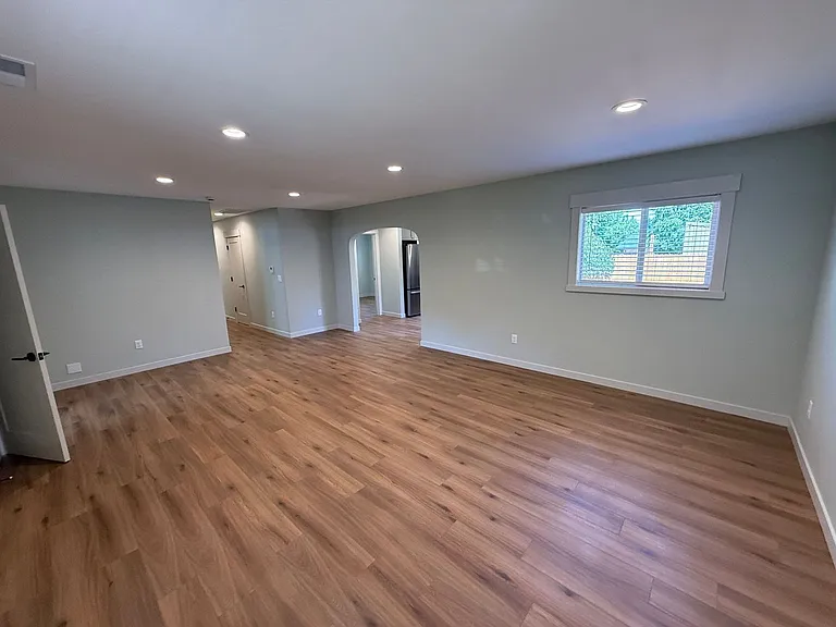 805 Boxwood Ln SE — Photo 3