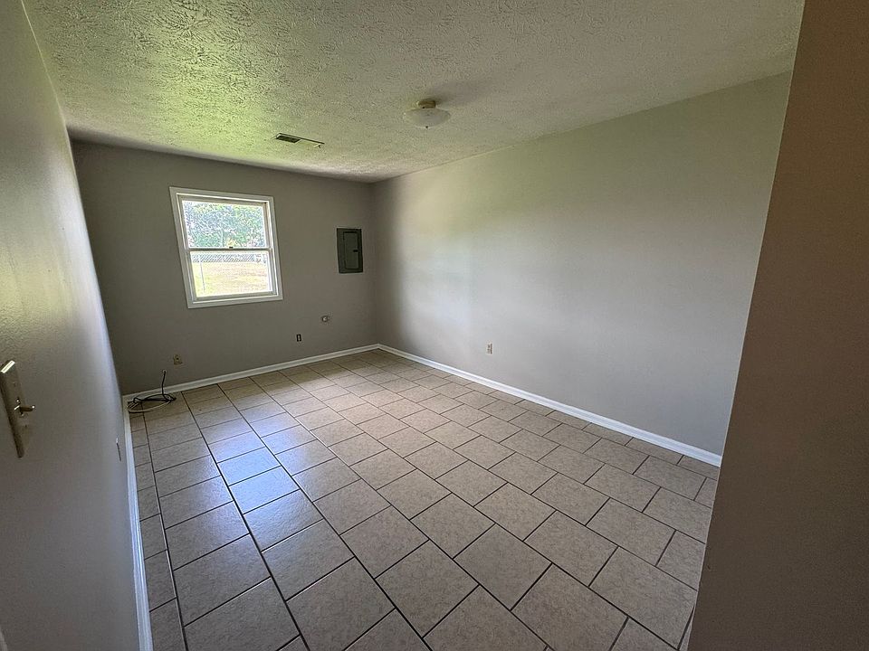 1st image of 105 Grogan Cir