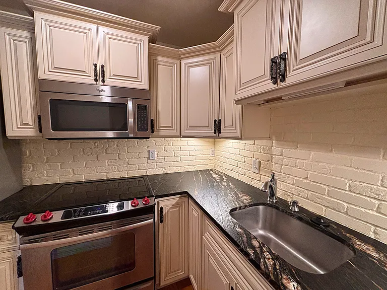 7709 Broadway #323 — Photo 8
