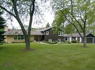 22406 N Bertha Ln, Barrington, IL 60010