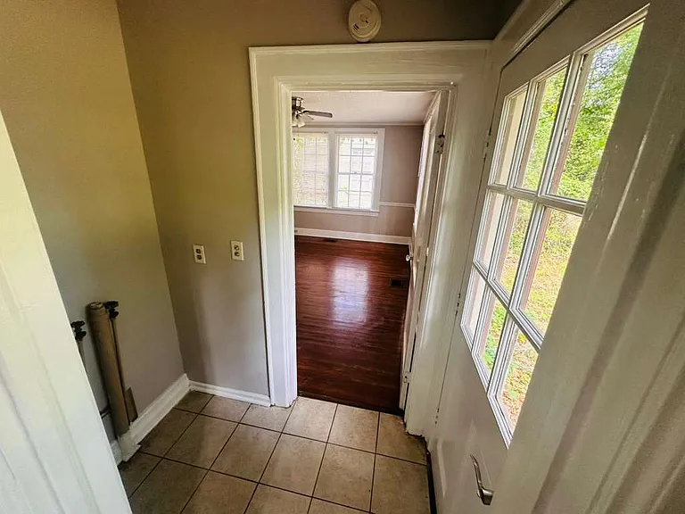 2331 Glendale Ave — Photo 15