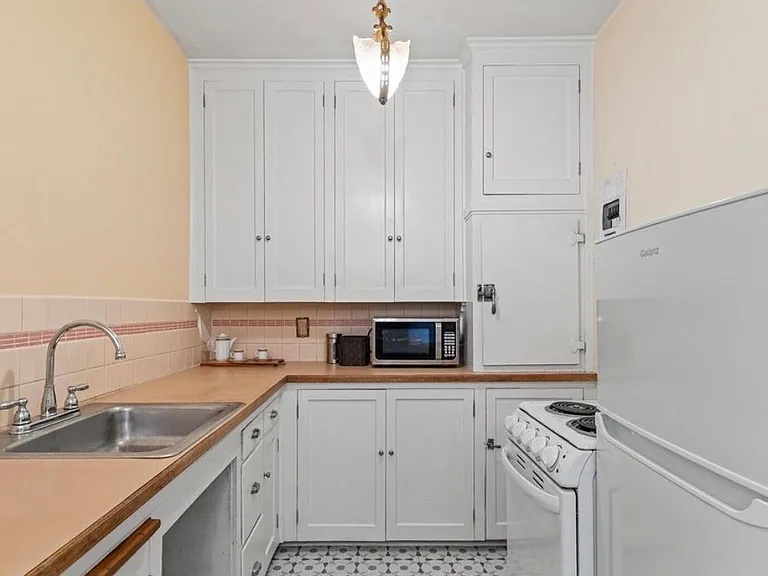 519 W Roy St #217 — Photo 3
