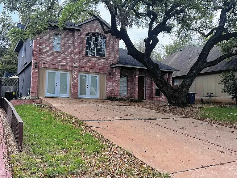 719 Shade Tree Dr — Photo 10
