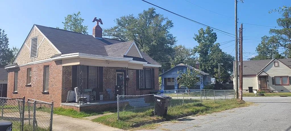 1123 Bryan Ave photo 1