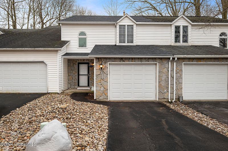 2nd image of 11 Ashwood Court