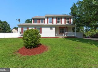 2 Scenic View Dr, Sicklerville, NJ 08081