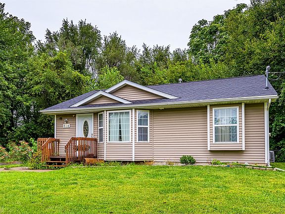 3rd image of 624 SE 8th St