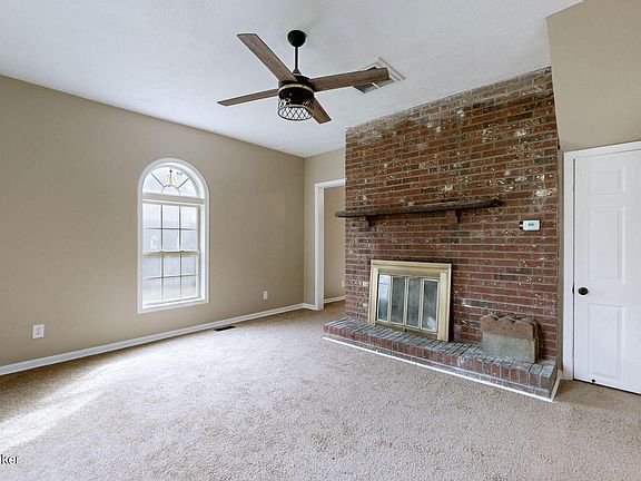 5th image of 106 Riddle St