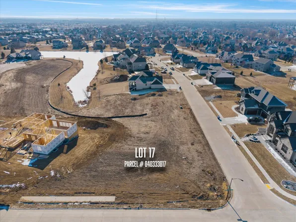 6597 Cardinal Rd, Bettendorf, IA 52722