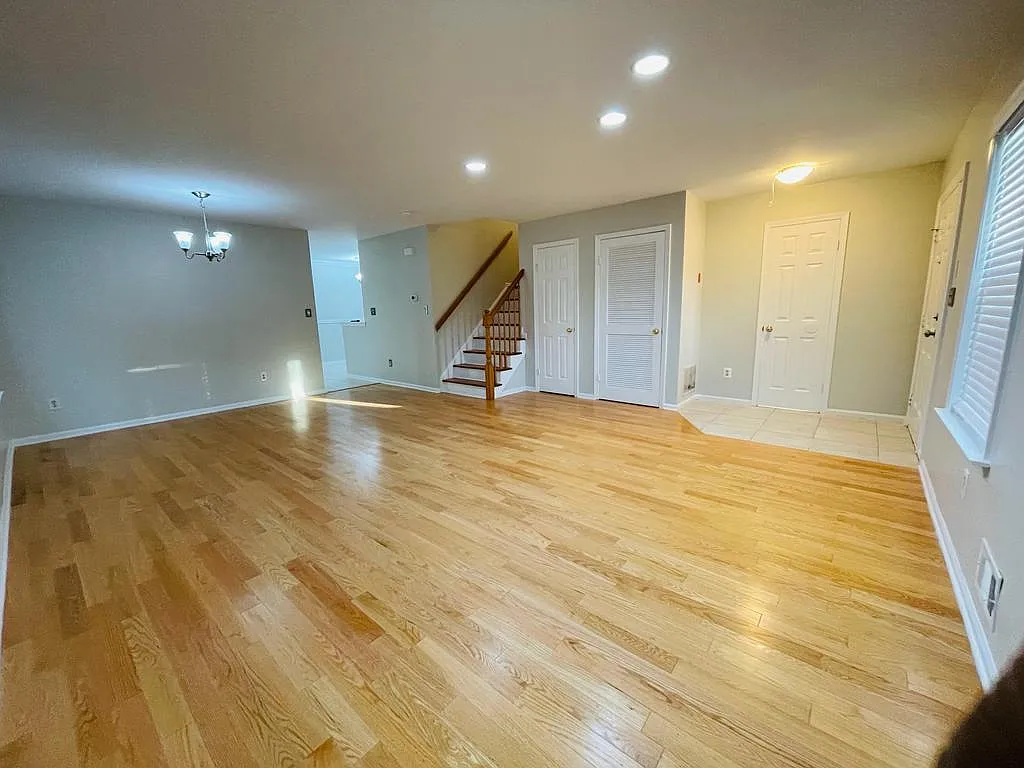 3 bed, 2.5 bath, 1642 sqft, $3,300 — Photo 3
