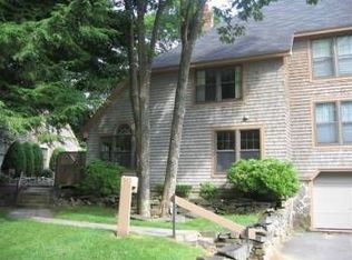 28 Merrimac Pl, Cape Elizabeth, ME 04107