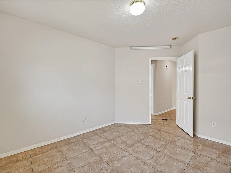 9918 Pierre Ct — Photo 15