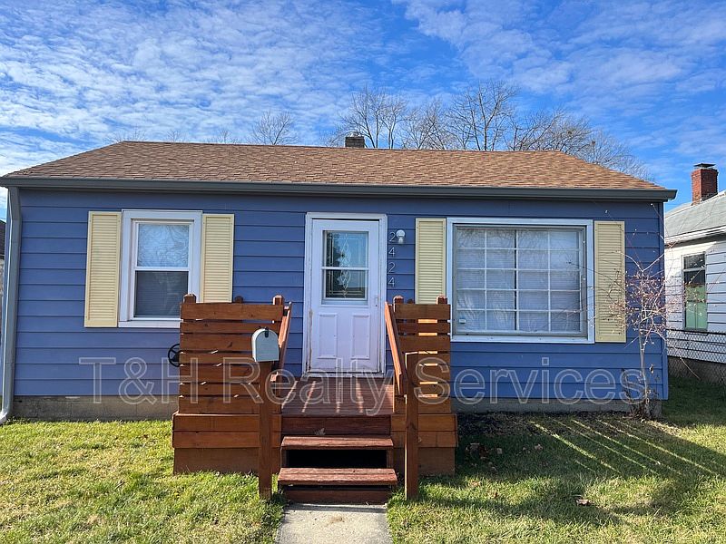 1st image of 2424 Villa Ave