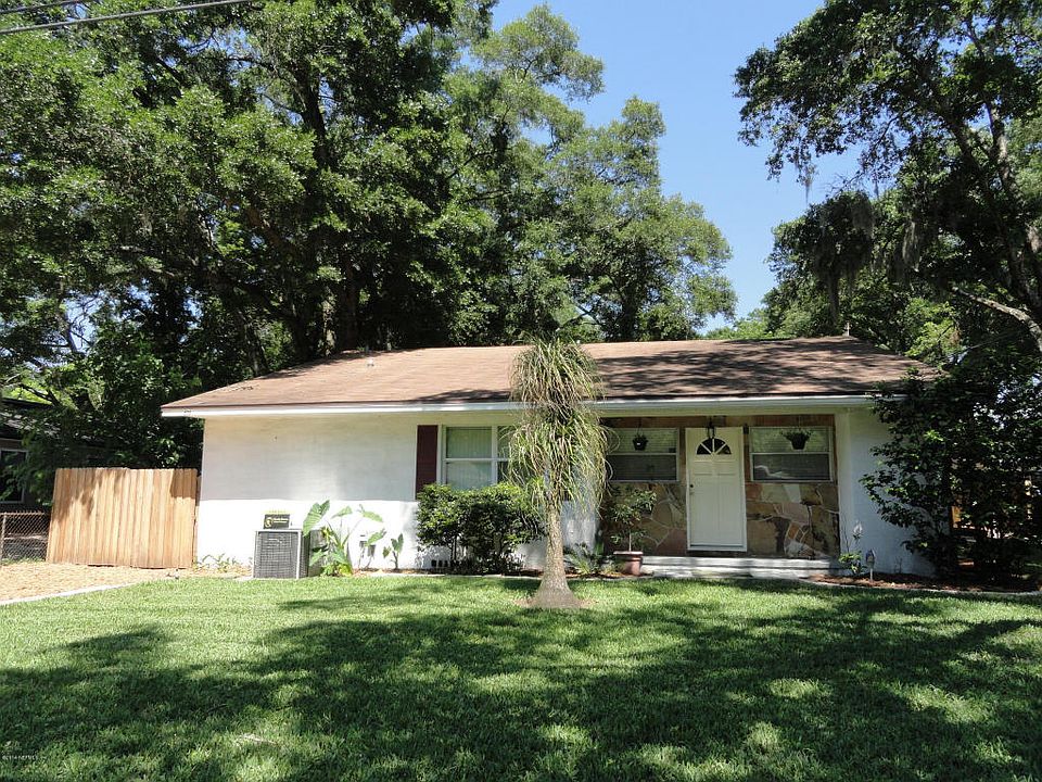 2nd image of 235 Pecan St