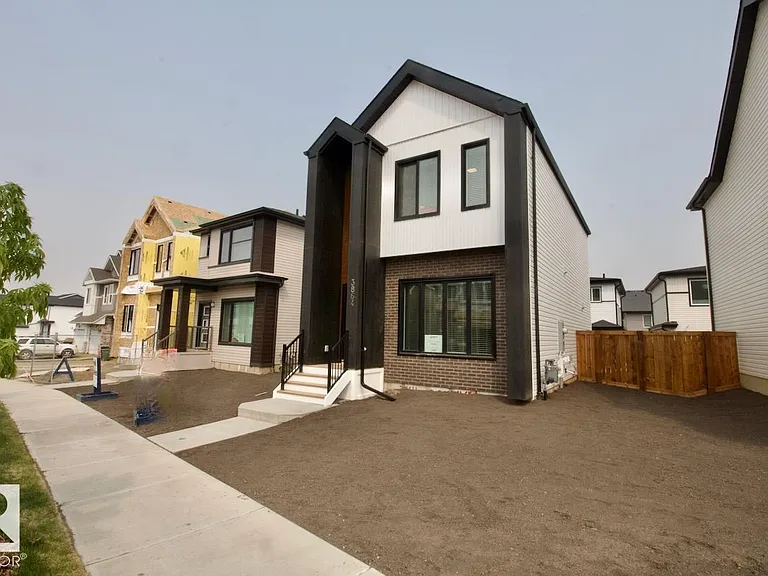 3864 Chrustawka Pl SW — Photo 1