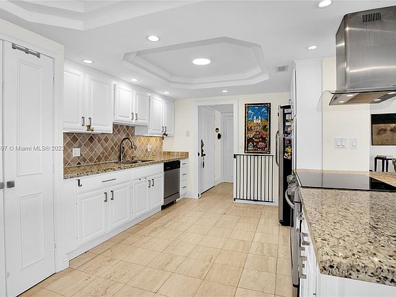 3rd image of 1800 NE 114th St APT 1006