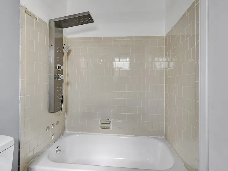 Greenbriar Apartments — Photo 41