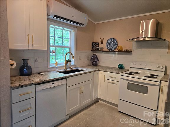 5th image of 1323 Locust Grove Rd