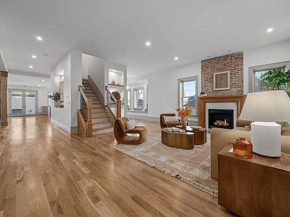 5th image of 34 Woodland Ave