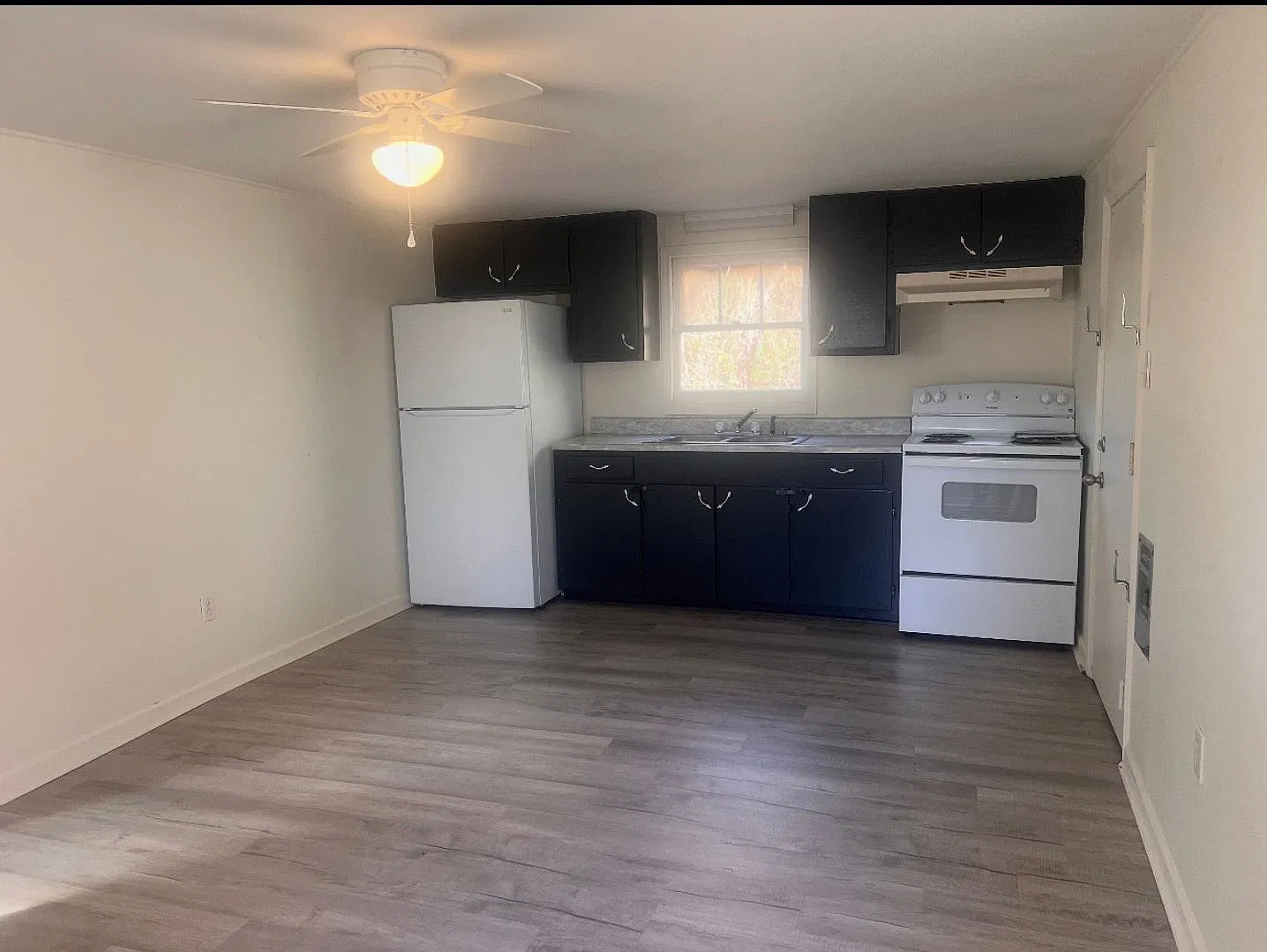 1 bedroom, 1 bathroom house available — Photo 3