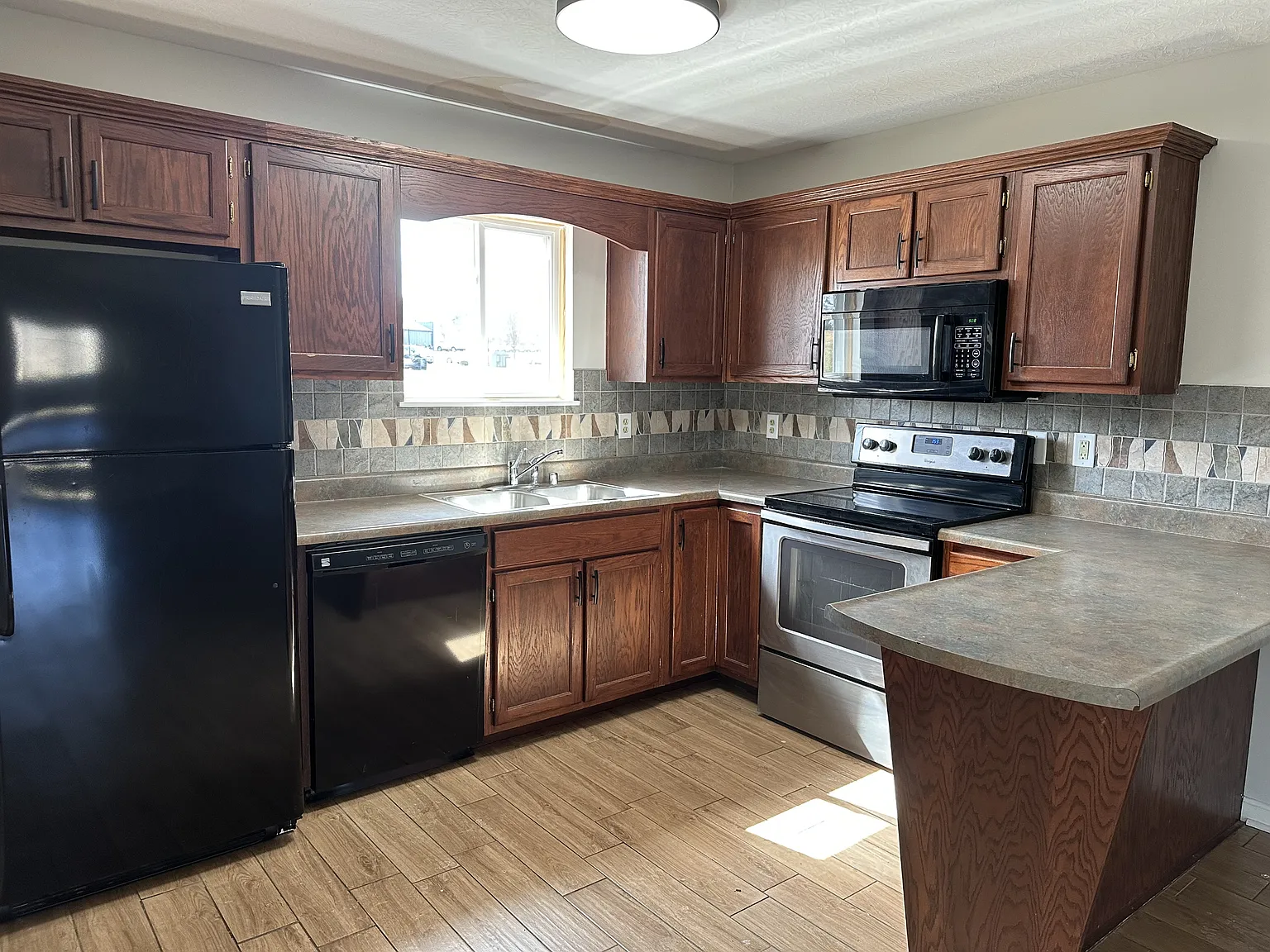 951 Pine Valley Drive - 112 — Photo 2