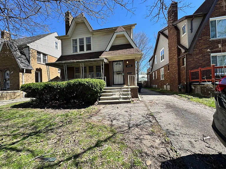 4376 Kensington Ave — Photo 6