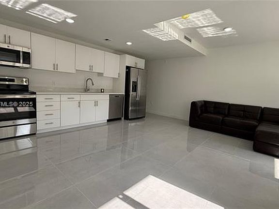 4th image of 14571 SW 261st St #Townhouse 14571
