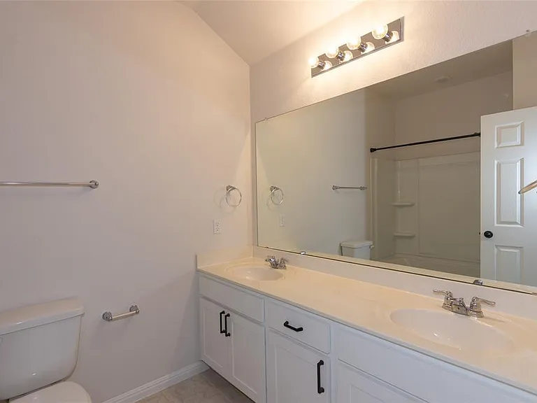 2500 Roosevelt Rd — Photo 22