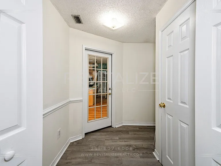 105 Ventura Cir — Photo 44