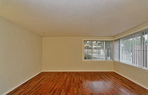 3rd image of 4050 W Lake Sammamish Pkwy NE