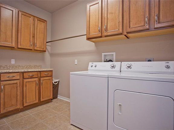 2nd image of 60 Pimlico Dr