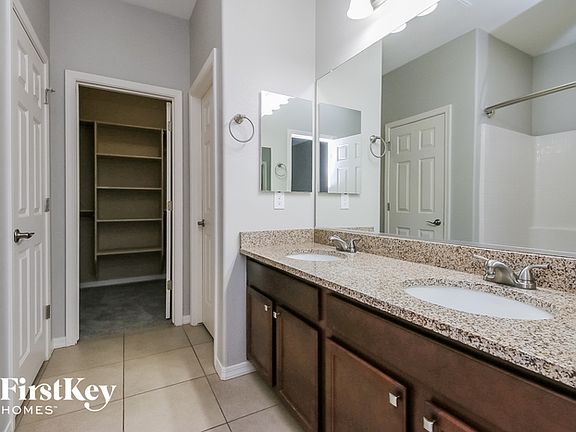 5th image of 566 W Honey Locust Ave