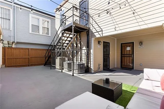 2741 Bruxelles St — Photo 8