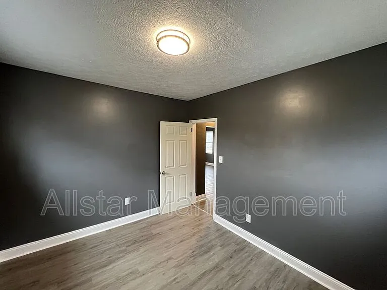 760 W 9th St — Photo 21
