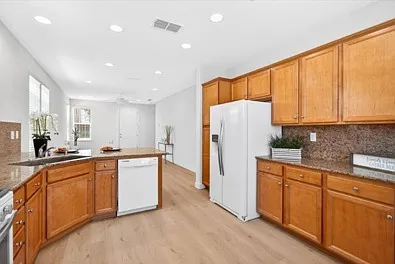 114 Barnhill Dr #114 — Photo 5