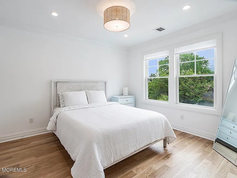 555 Sussex Ave — Photo 19