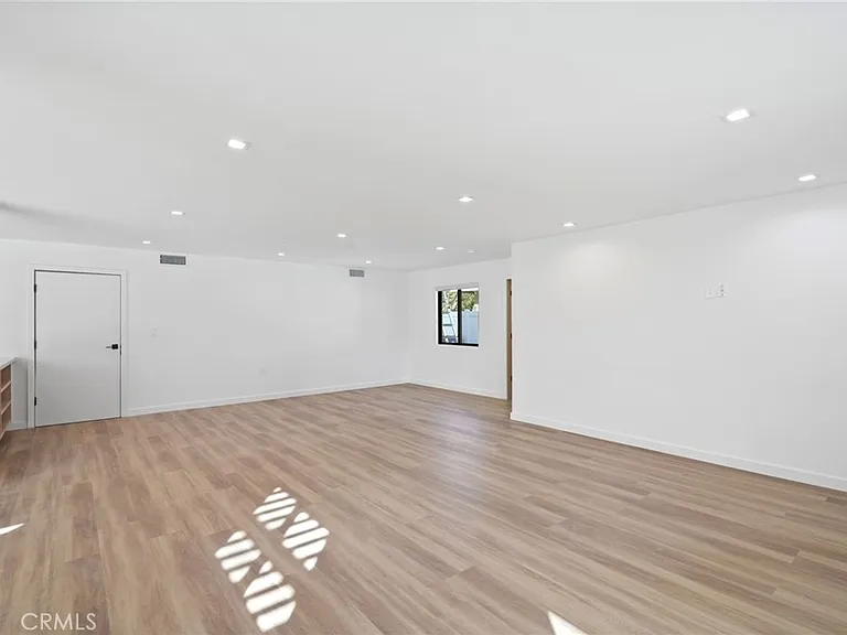 6108 Sadring Ave — Photo 21