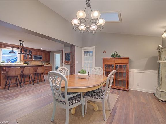 2nd image of 5421 King St