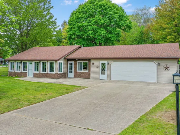 205 Alexander St, Cadillac, MI 49601