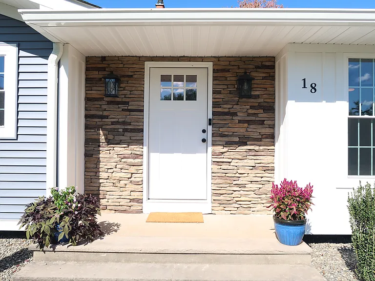 18 Cleef Dr — Photo 2