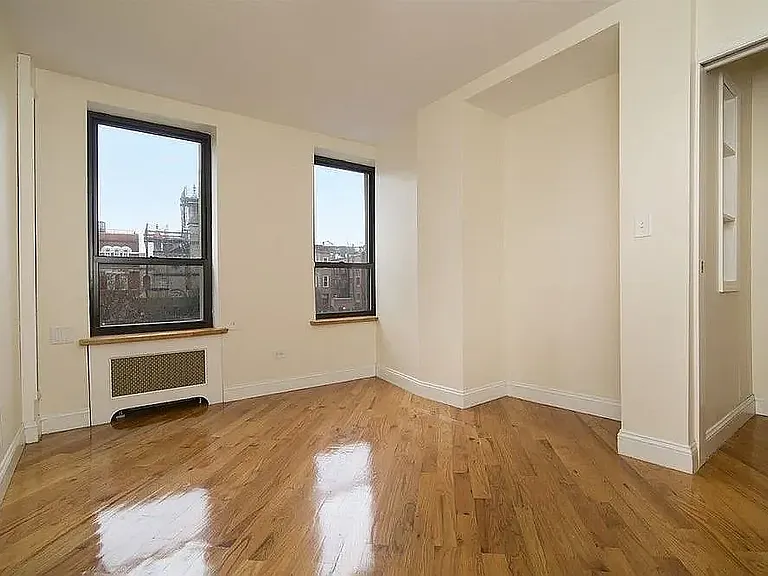 433 E 114th St #2W — Photo 4