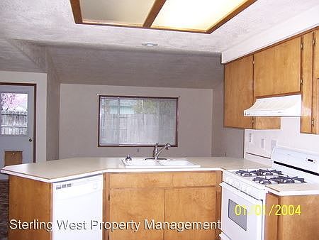 3rd image of 1223 Glengrove Ave
