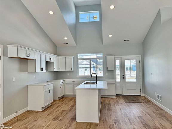 2nd image of 317 27th Ave S