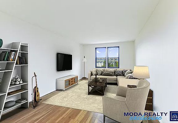 2nd image of 510 Kappock St APT 3E